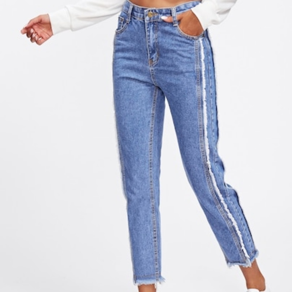 Dual Pocket Back Raw Edge Jeans